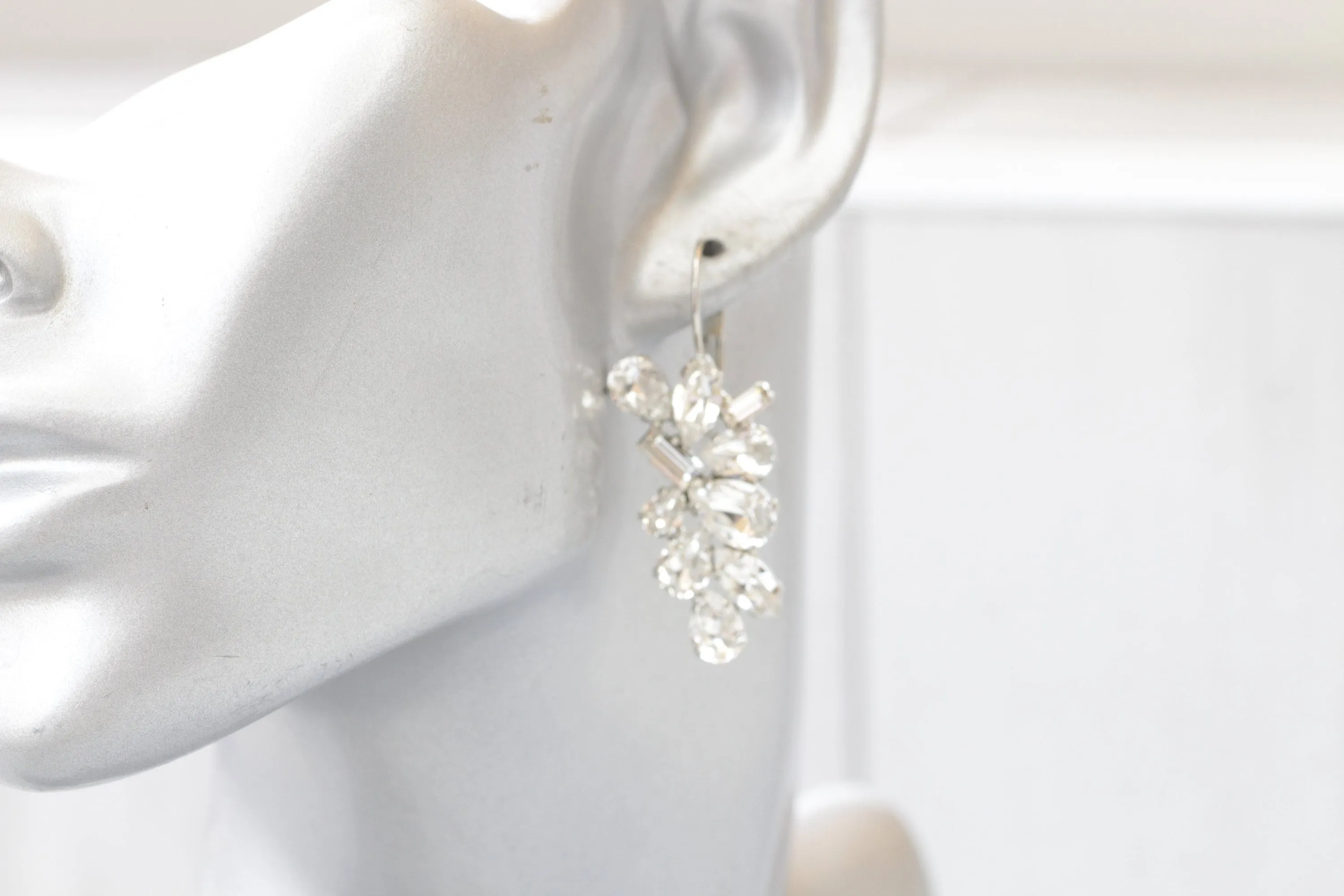 CRYSTAL DROP EARRINGS