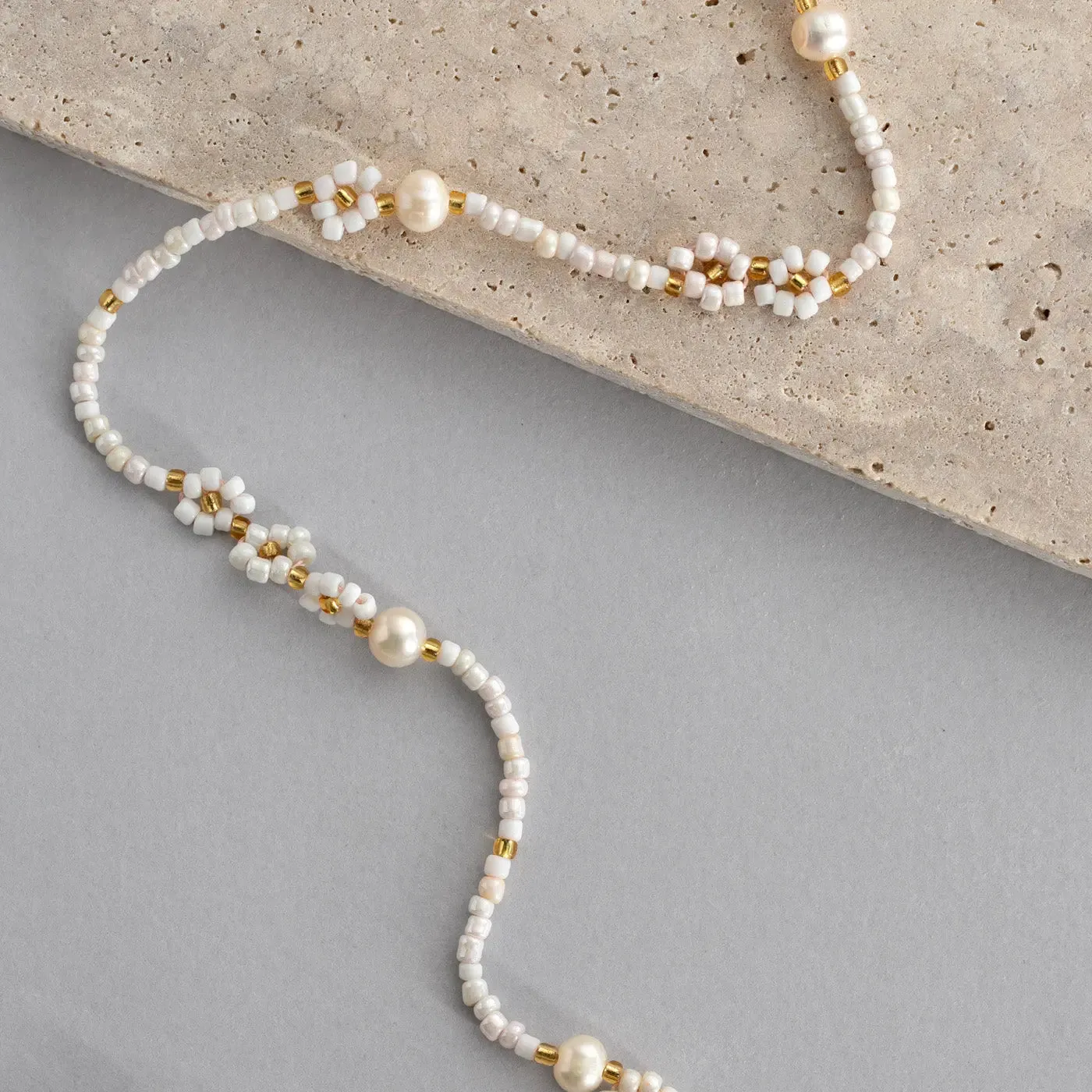 Elsa - White Beads Flower and Pearl Necklace