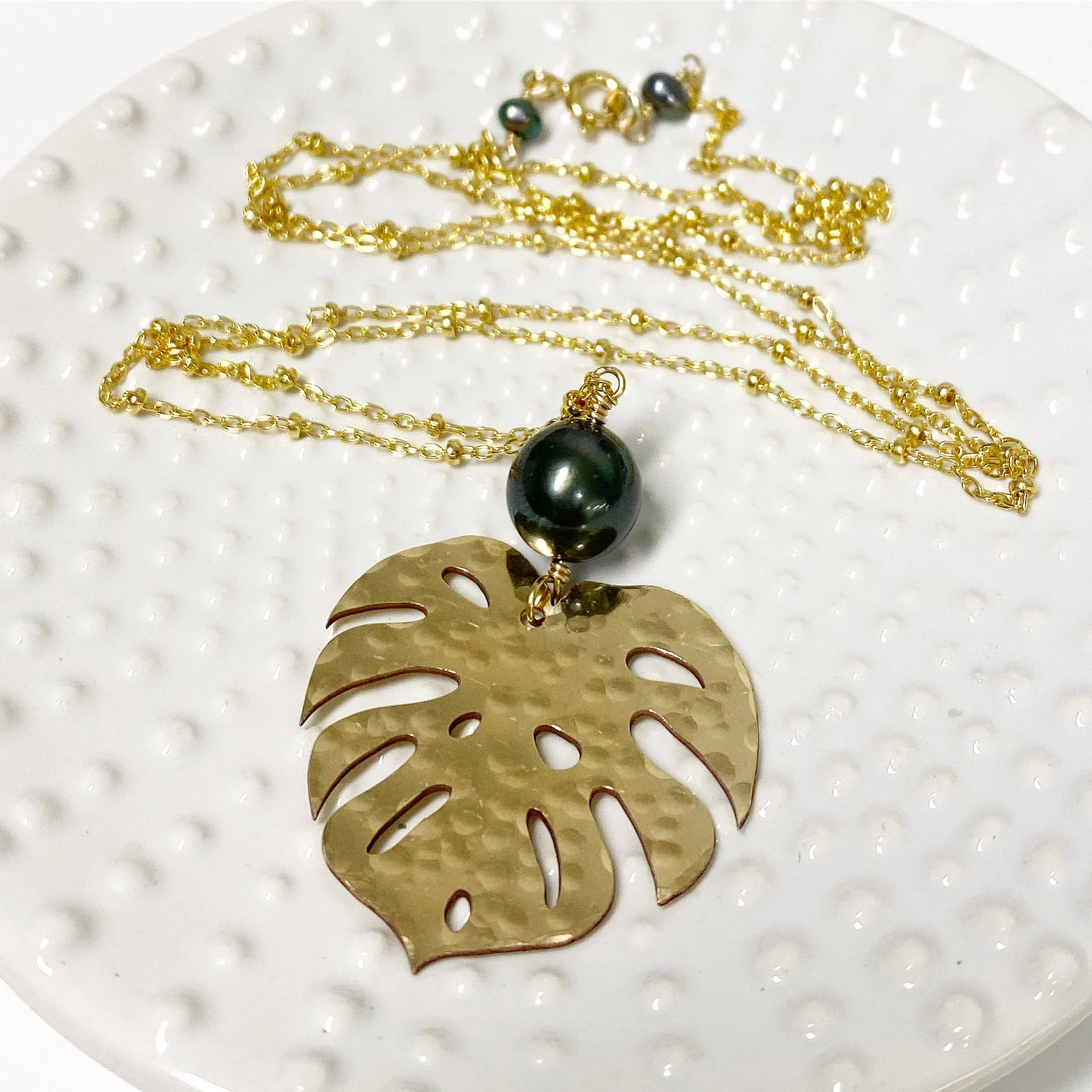 Monstera long necklace - tahitian pearl (N287)