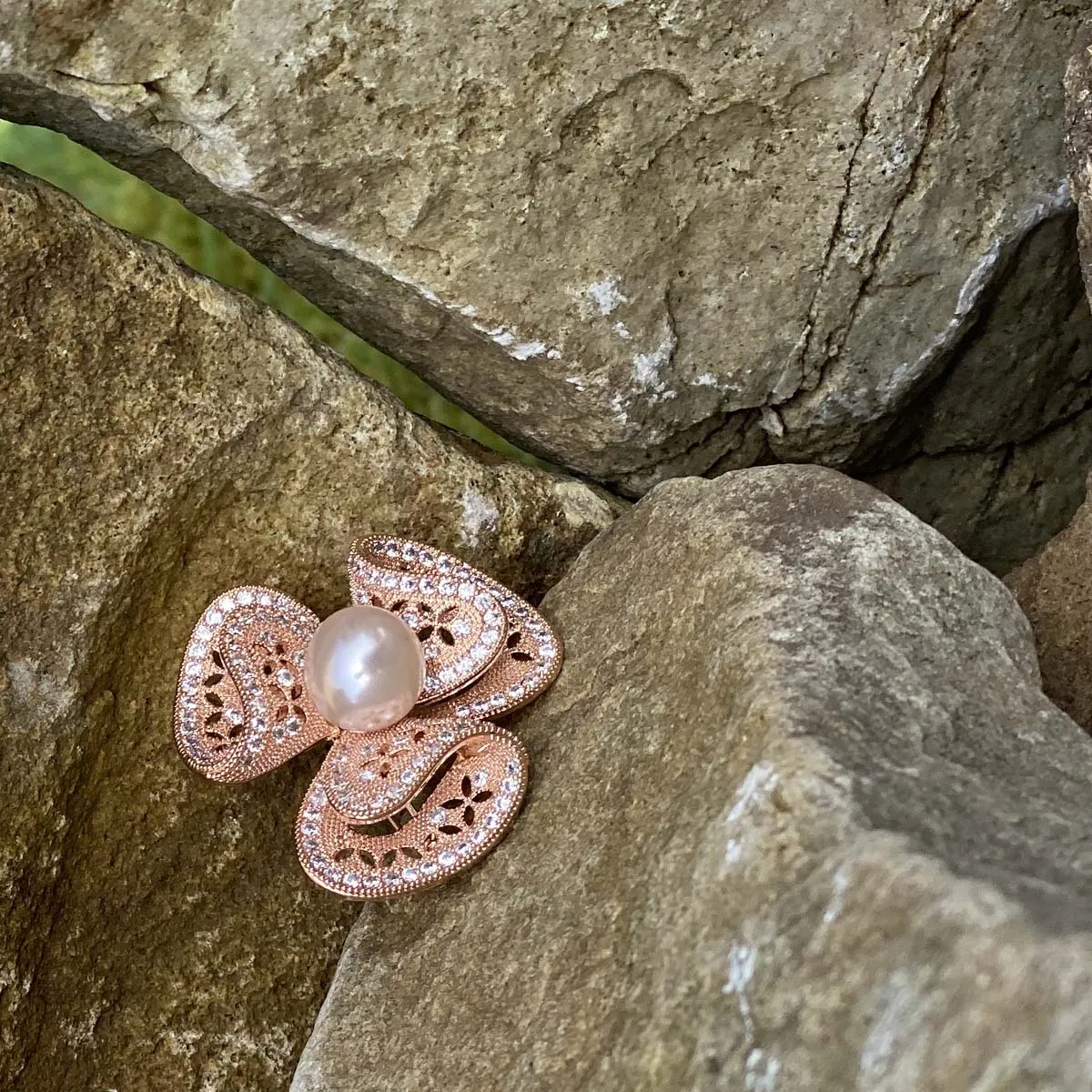 Pansy Pink Pearl Floral Diamante Rose Gold Brooch