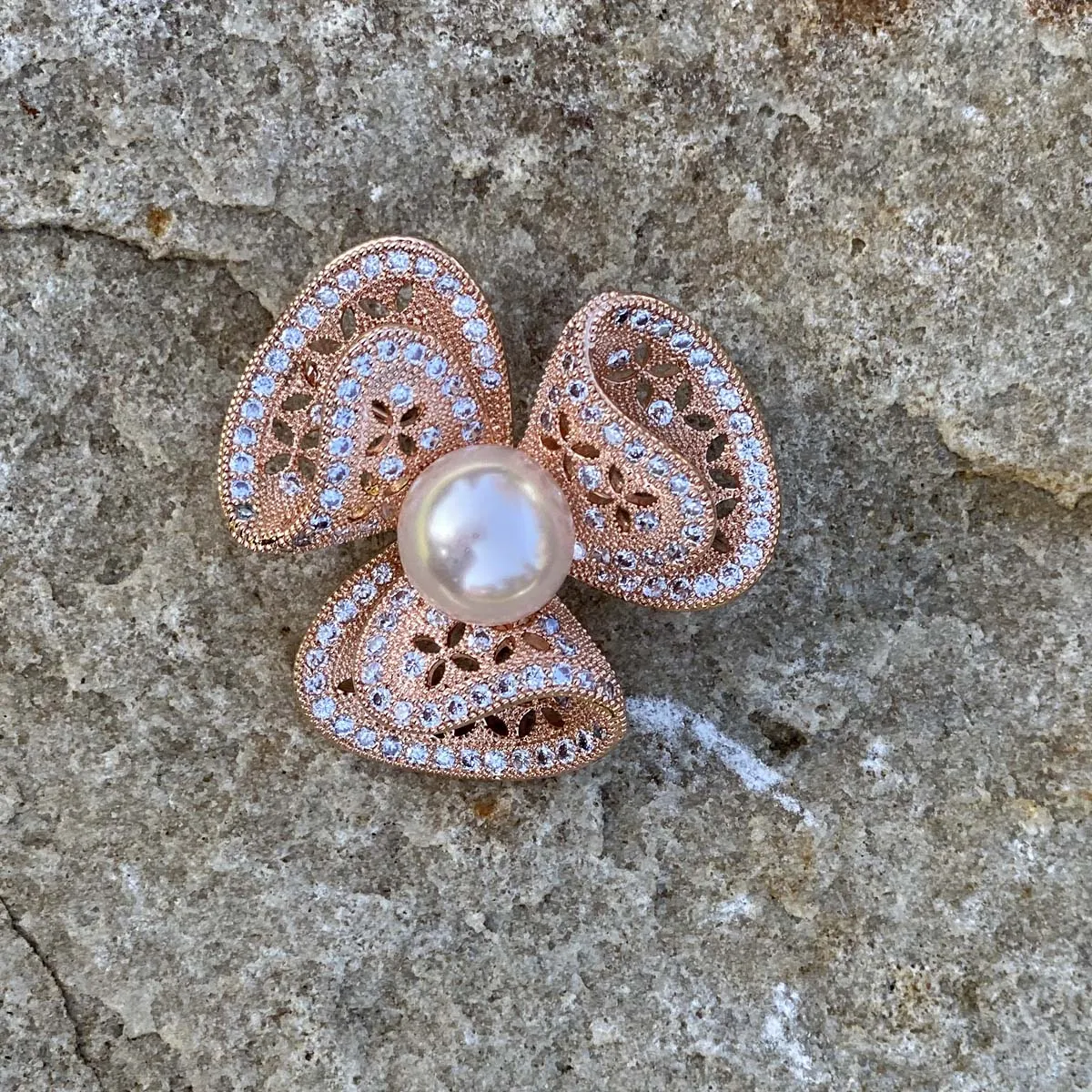 Pansy Pink Pearl Floral Diamante Rose Gold Brooch