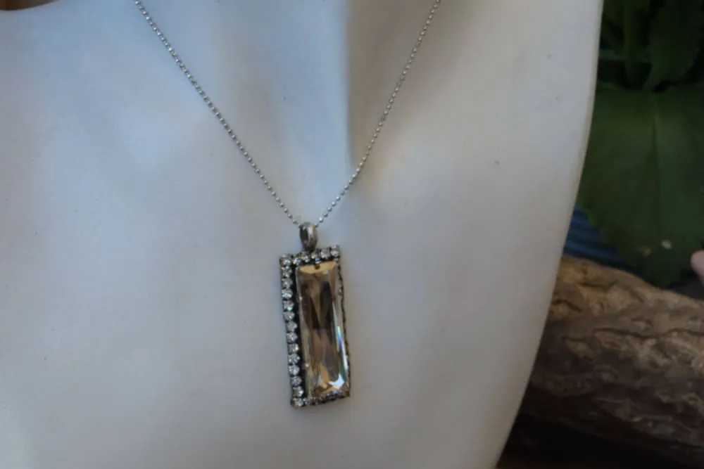 Rectangle necklace