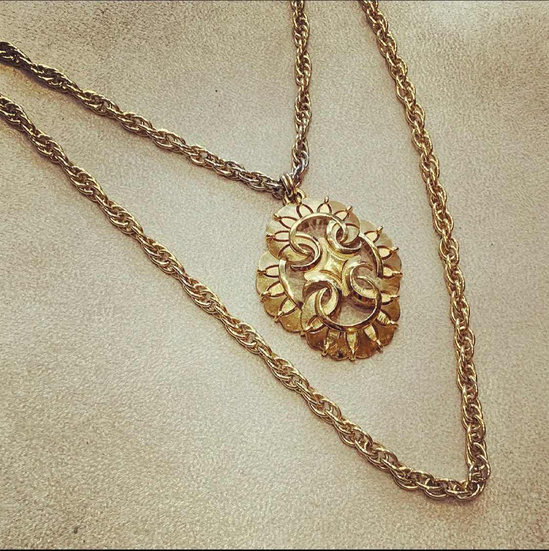 Trifari vintage gold Pendant double chain necklace