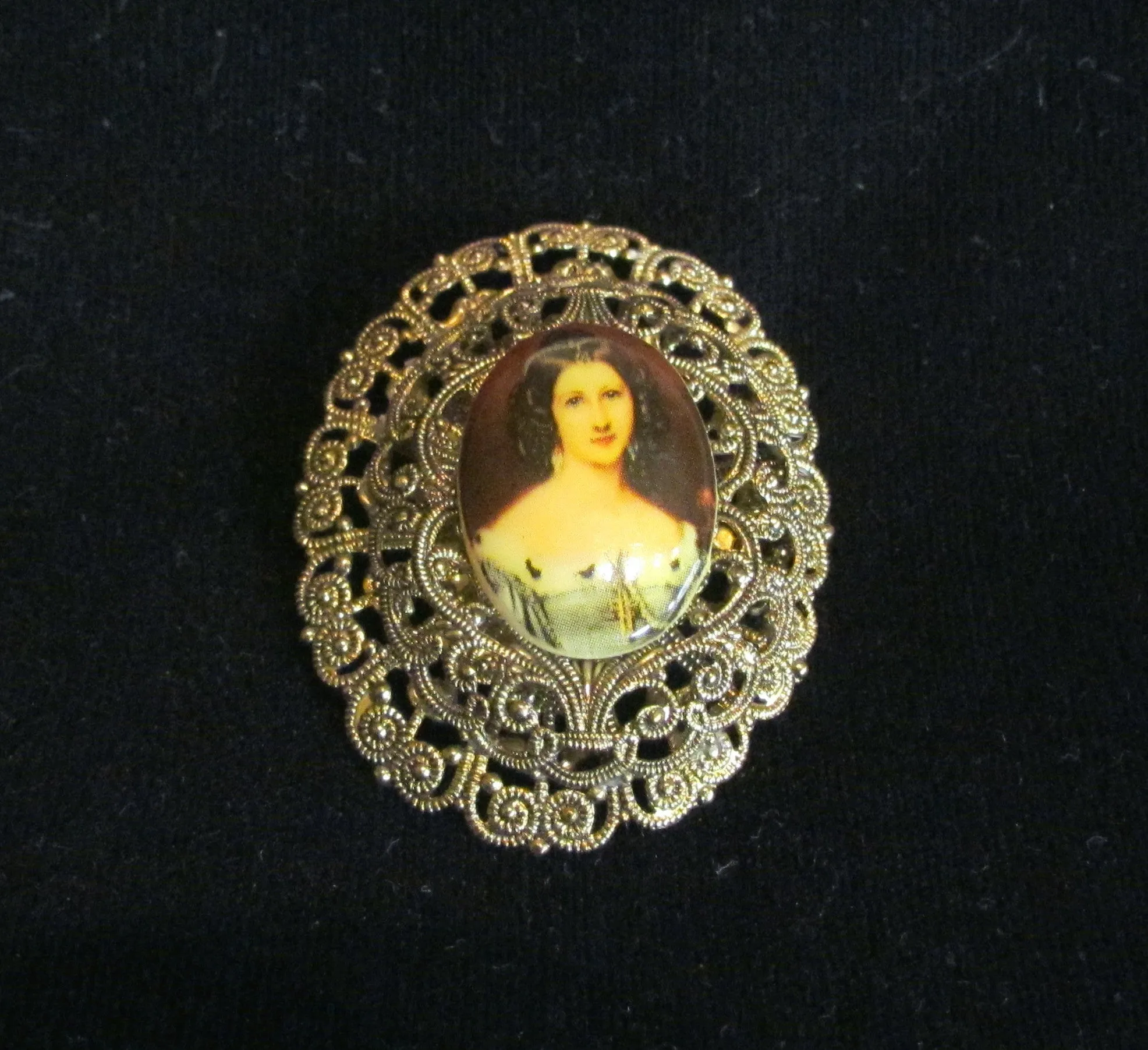 Victorian Cameo Gold Filigree Brooch Portrait Pin 1940's Western Germany