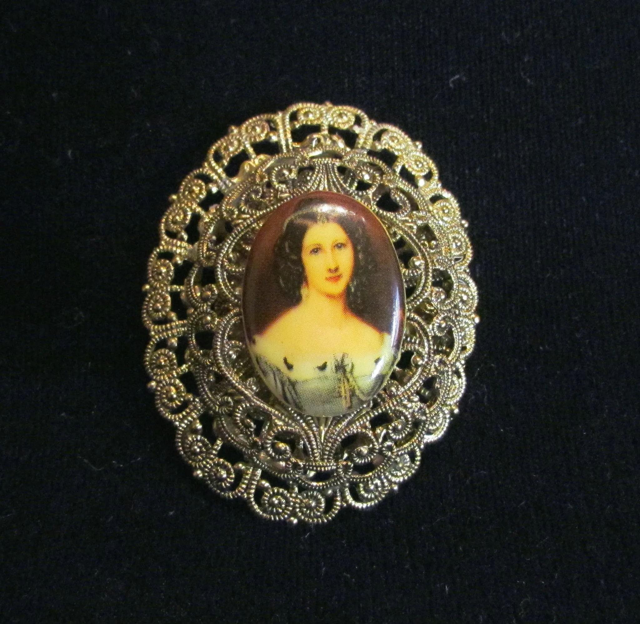 Victorian Cameo Gold Filigree Brooch Portrait Pin 1940's Western Germany