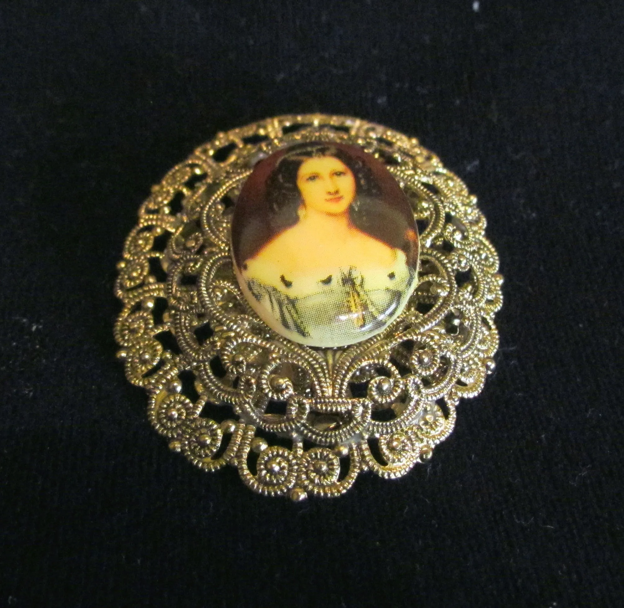 Victorian Cameo Gold Filigree Brooch Portrait Pin 1940's Western Germany